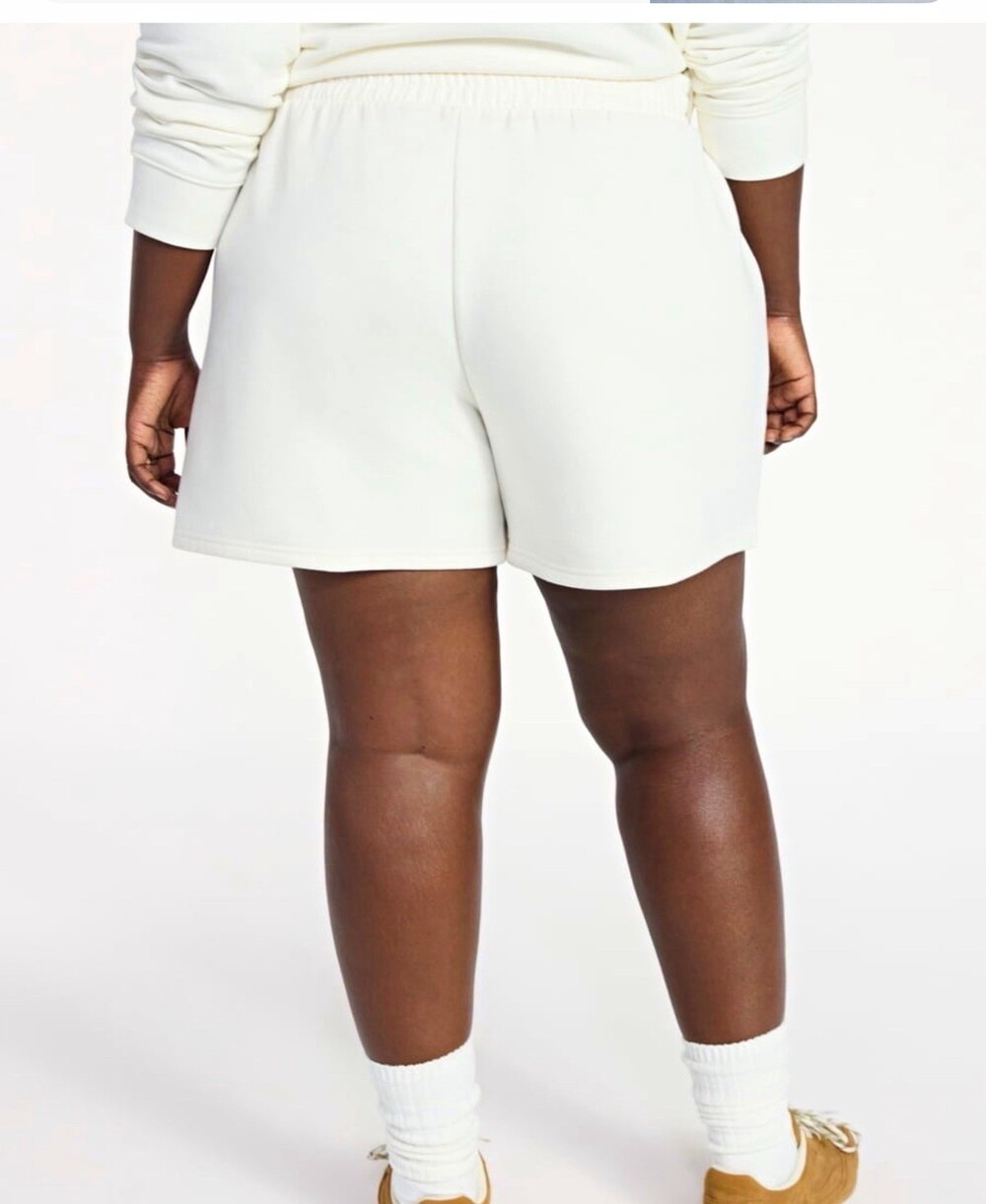 Universal Thread Women's Plus 4X White Knit Sweat Shorts Drawstring Pockets 4"